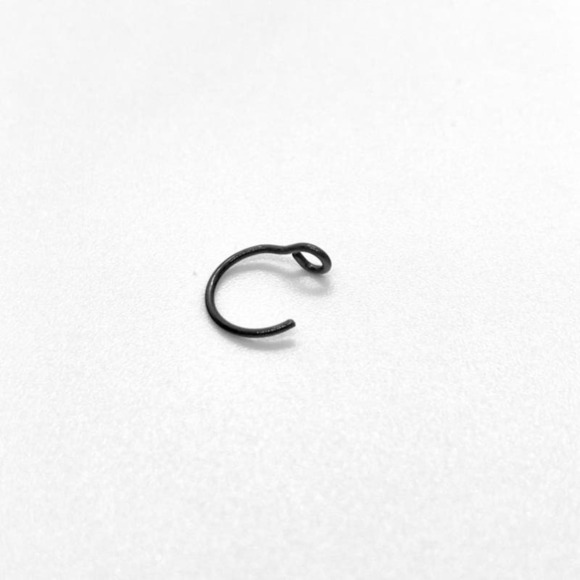 Single Fake Nose Ring Cuff - Black - Picture 5 of 6